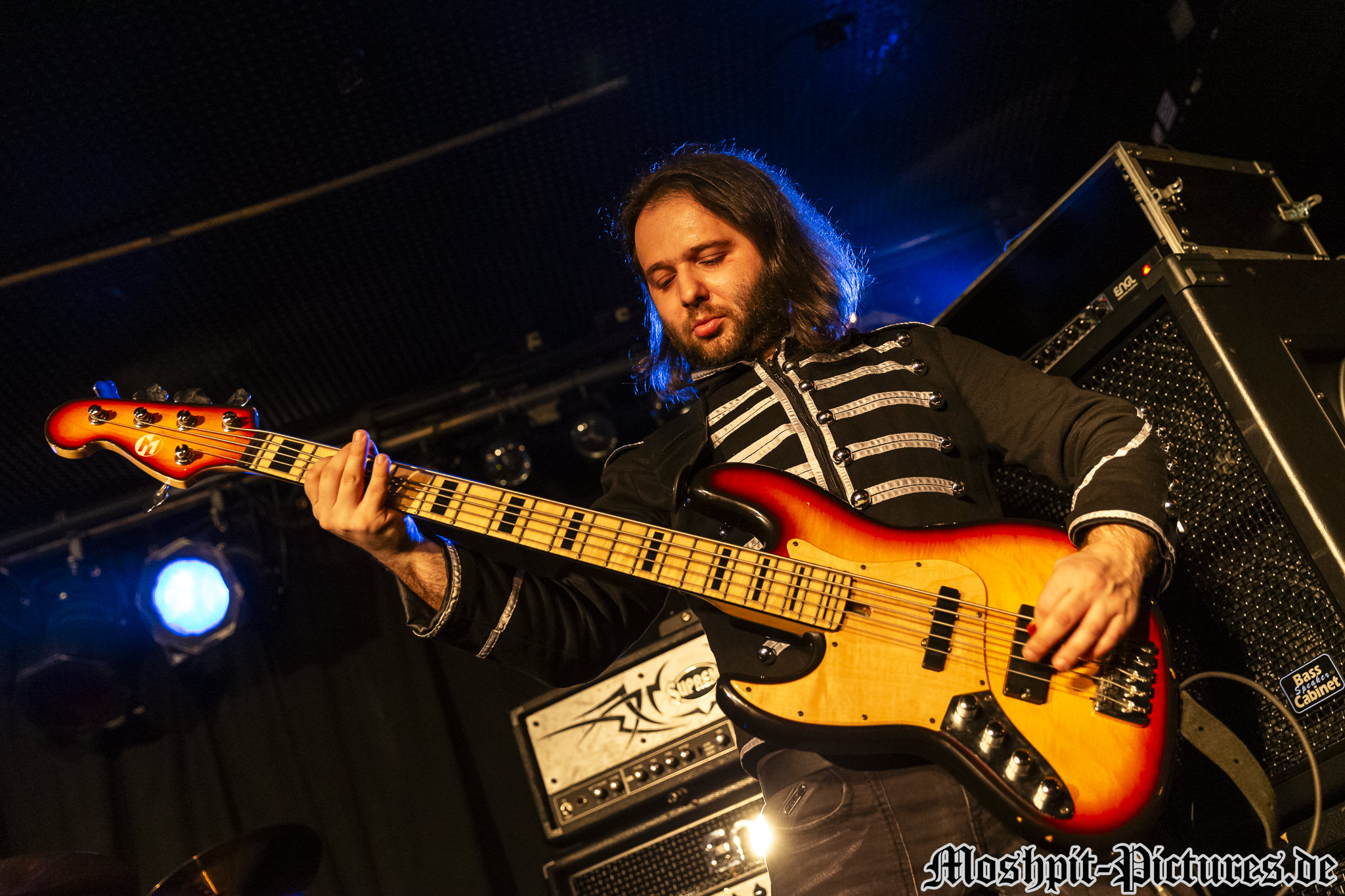 Almanac-Nachtleben-140217-100