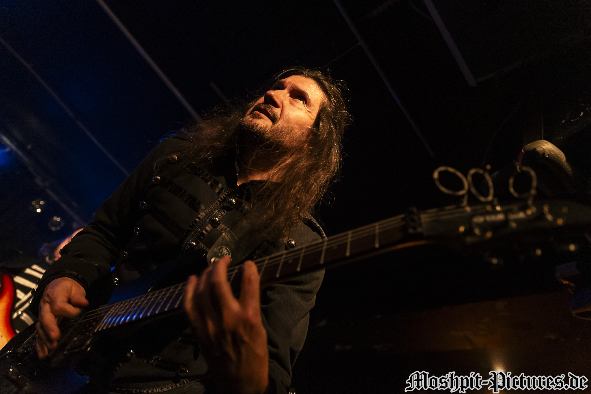 Almanac-Nachtleben-140217-107