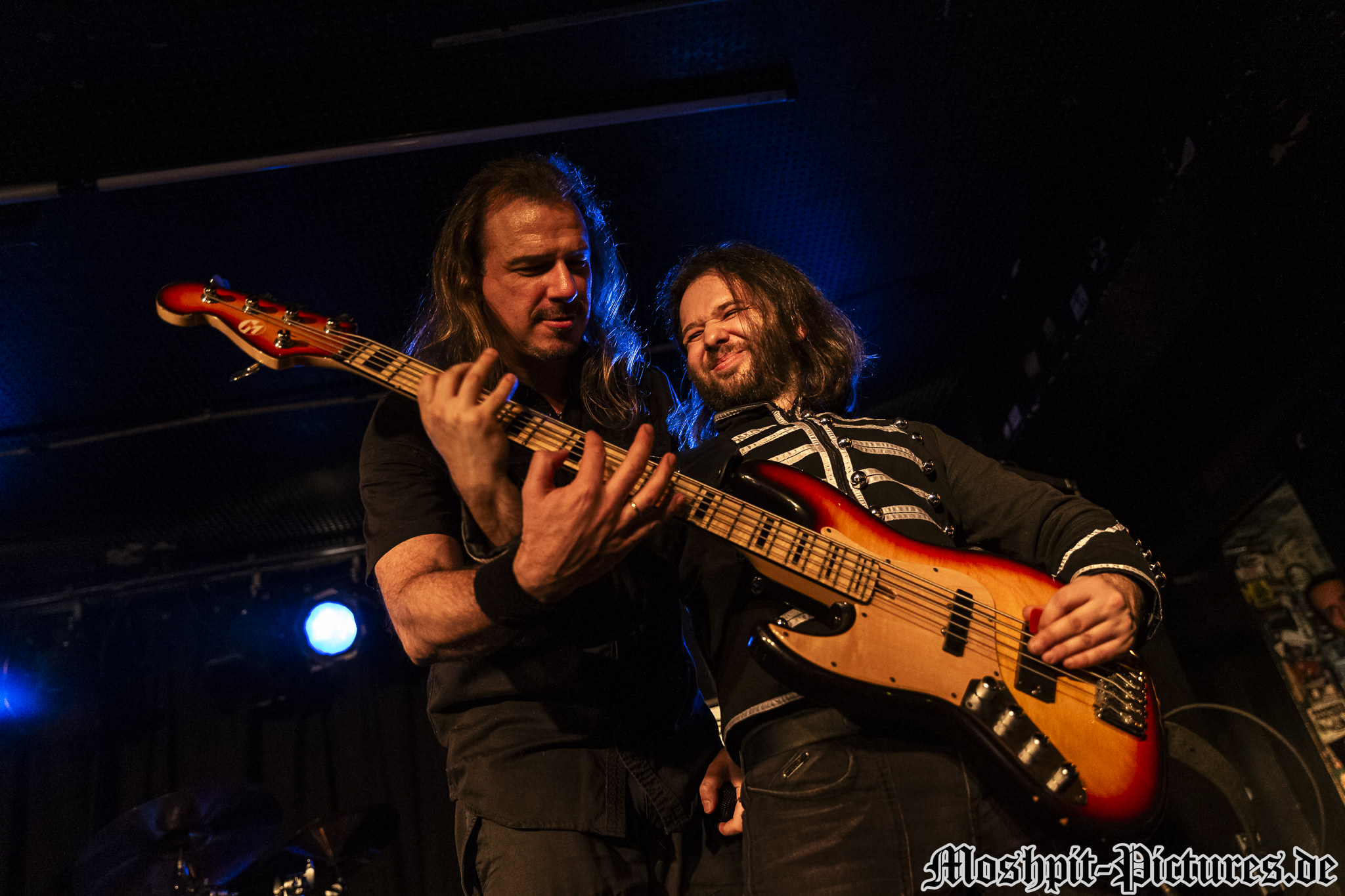Almanac-Nachtleben-140217-142