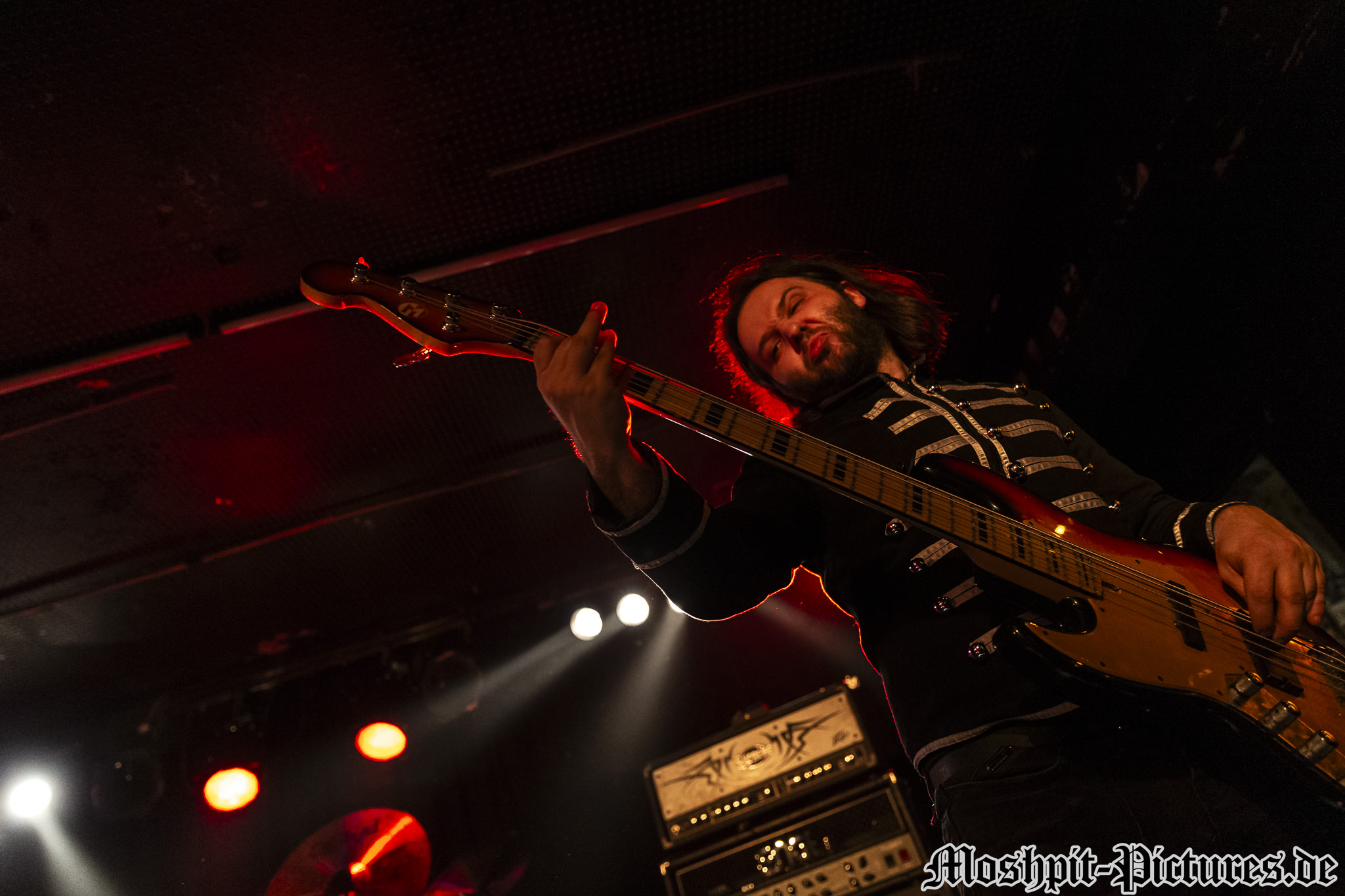 Almanac-Nachtleben-140217-149