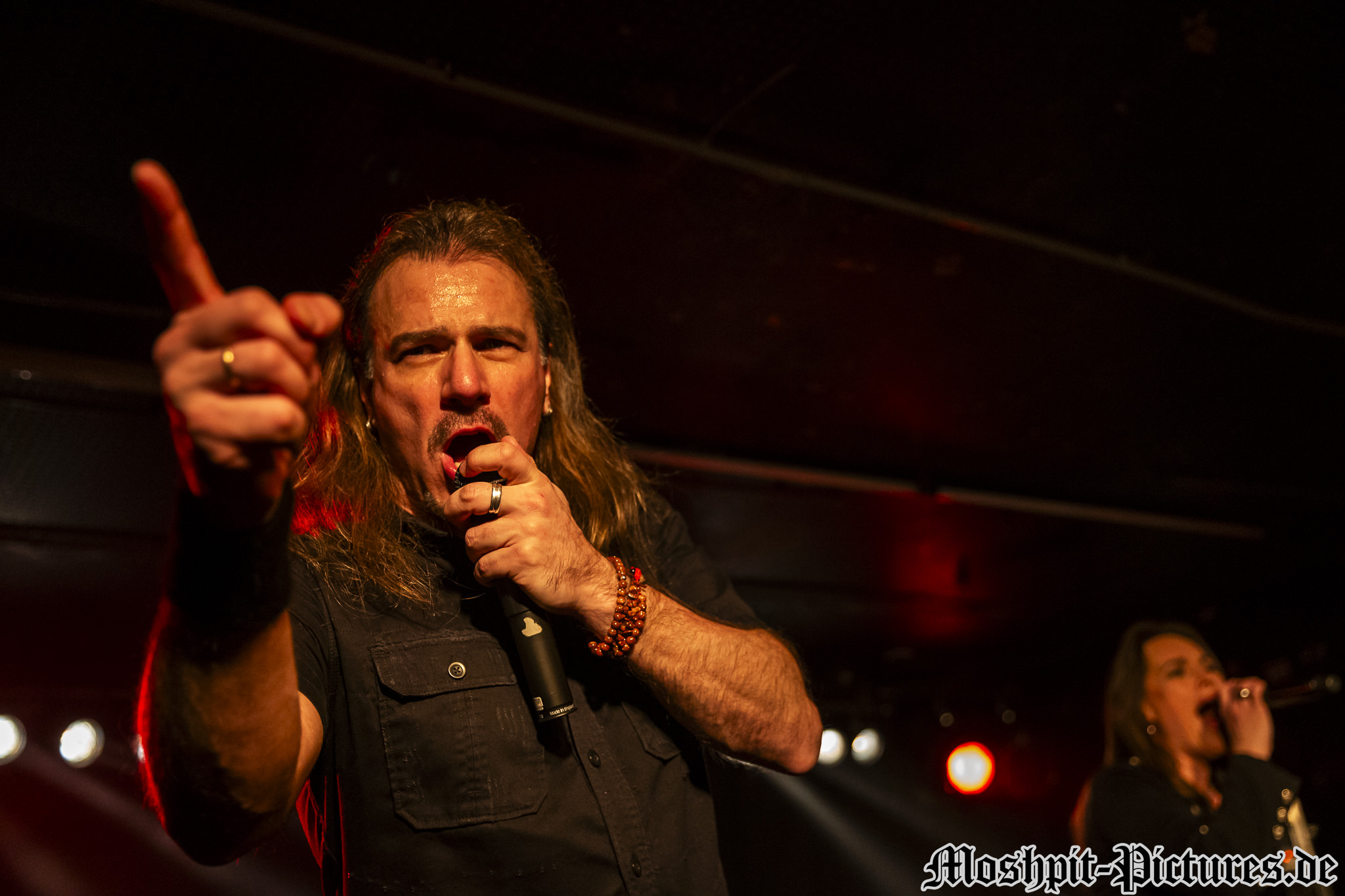 Almanac-Nachtleben-140217-212