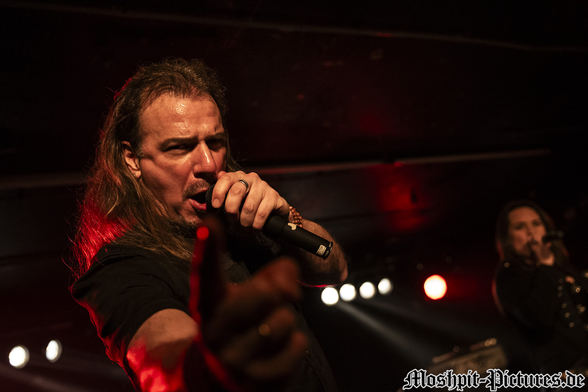 Almanac-Nachtleben-140217-222