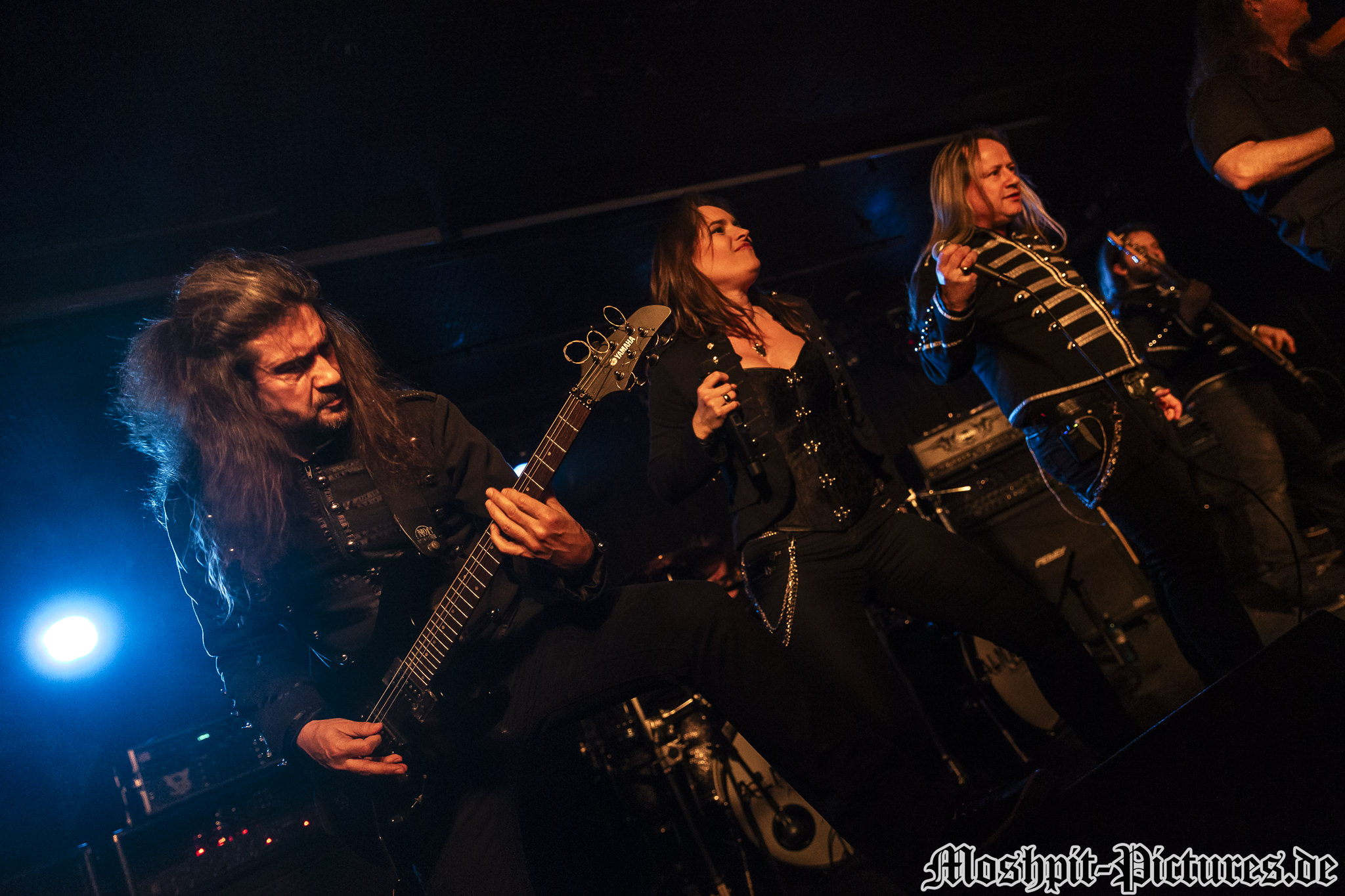 Almanac-Nachtleben-140217-248