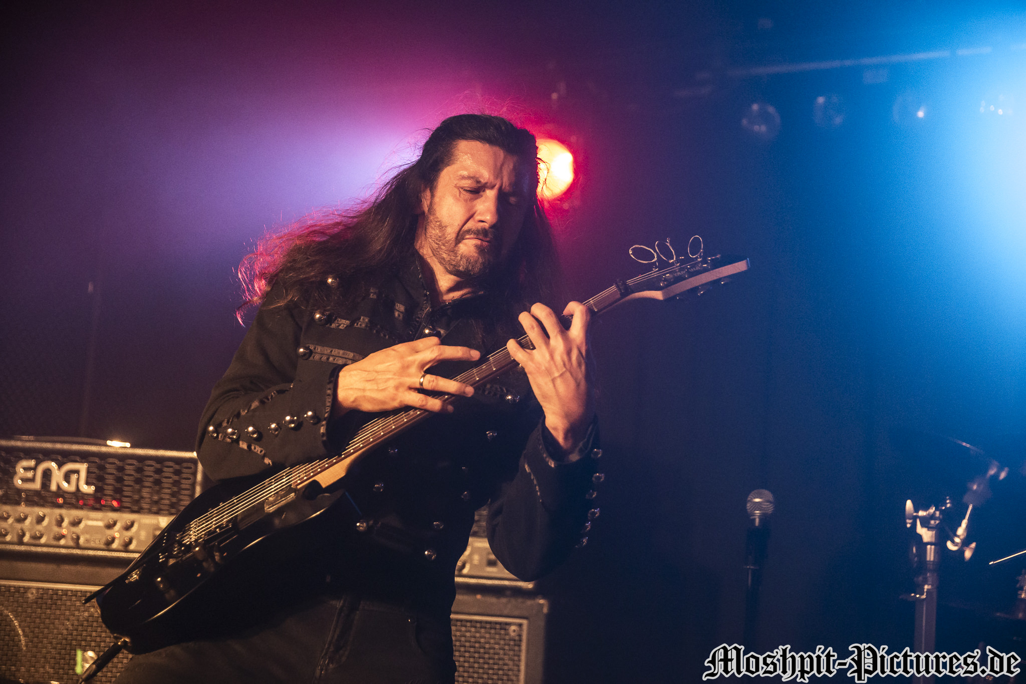 Almanac-Nachtleben-140217-308