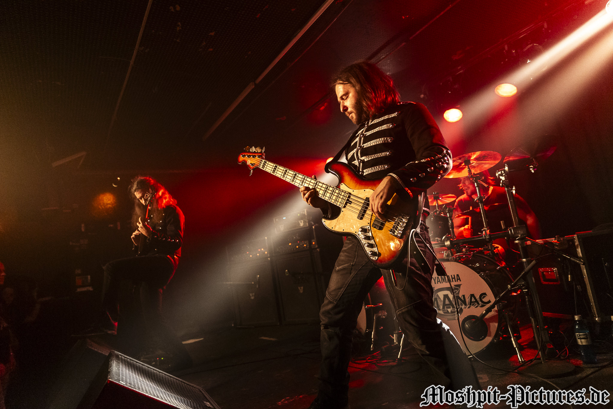 Almanac-Nachtleben-140217-311