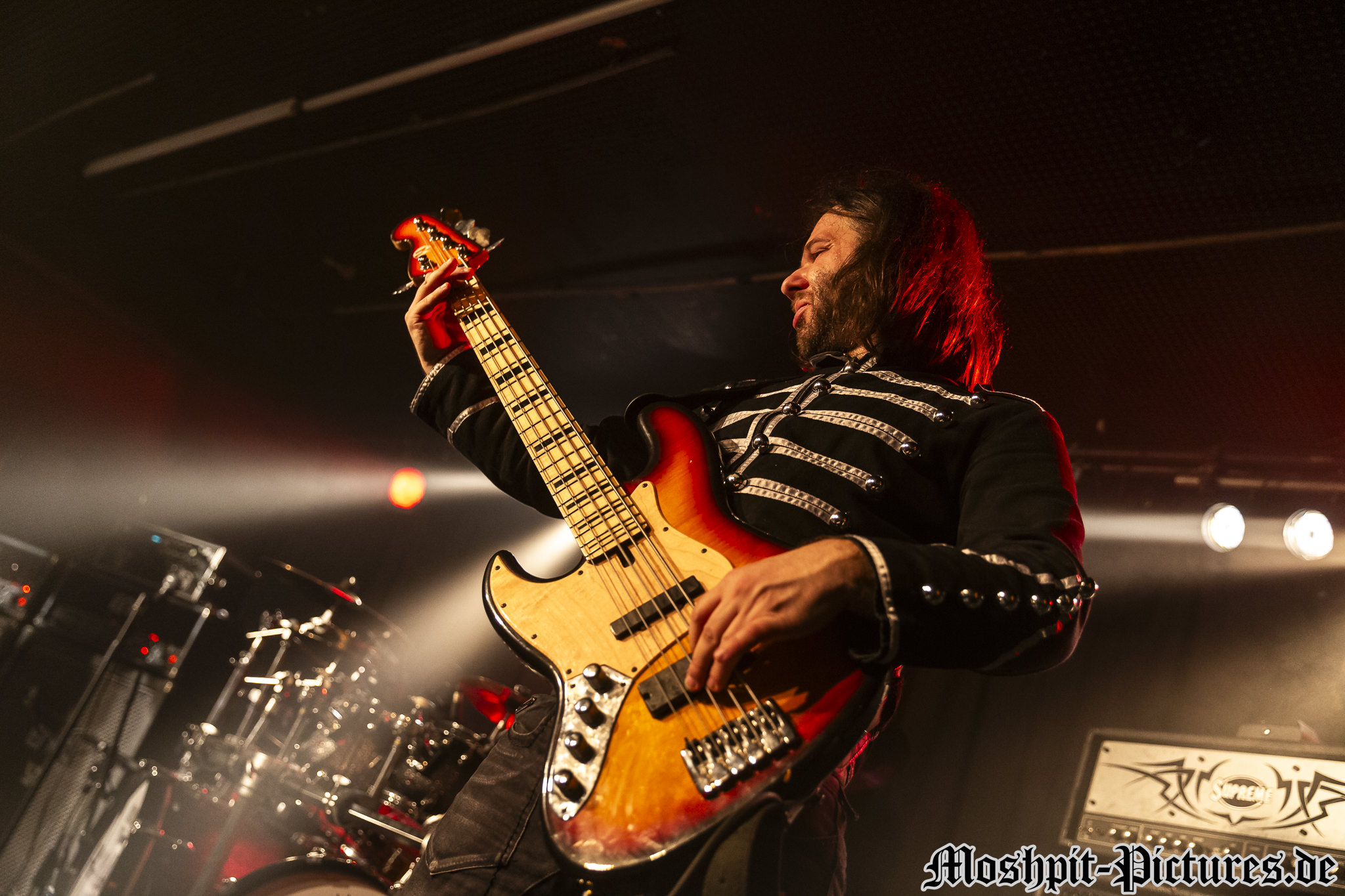 Almanac-Nachtleben-140217-331