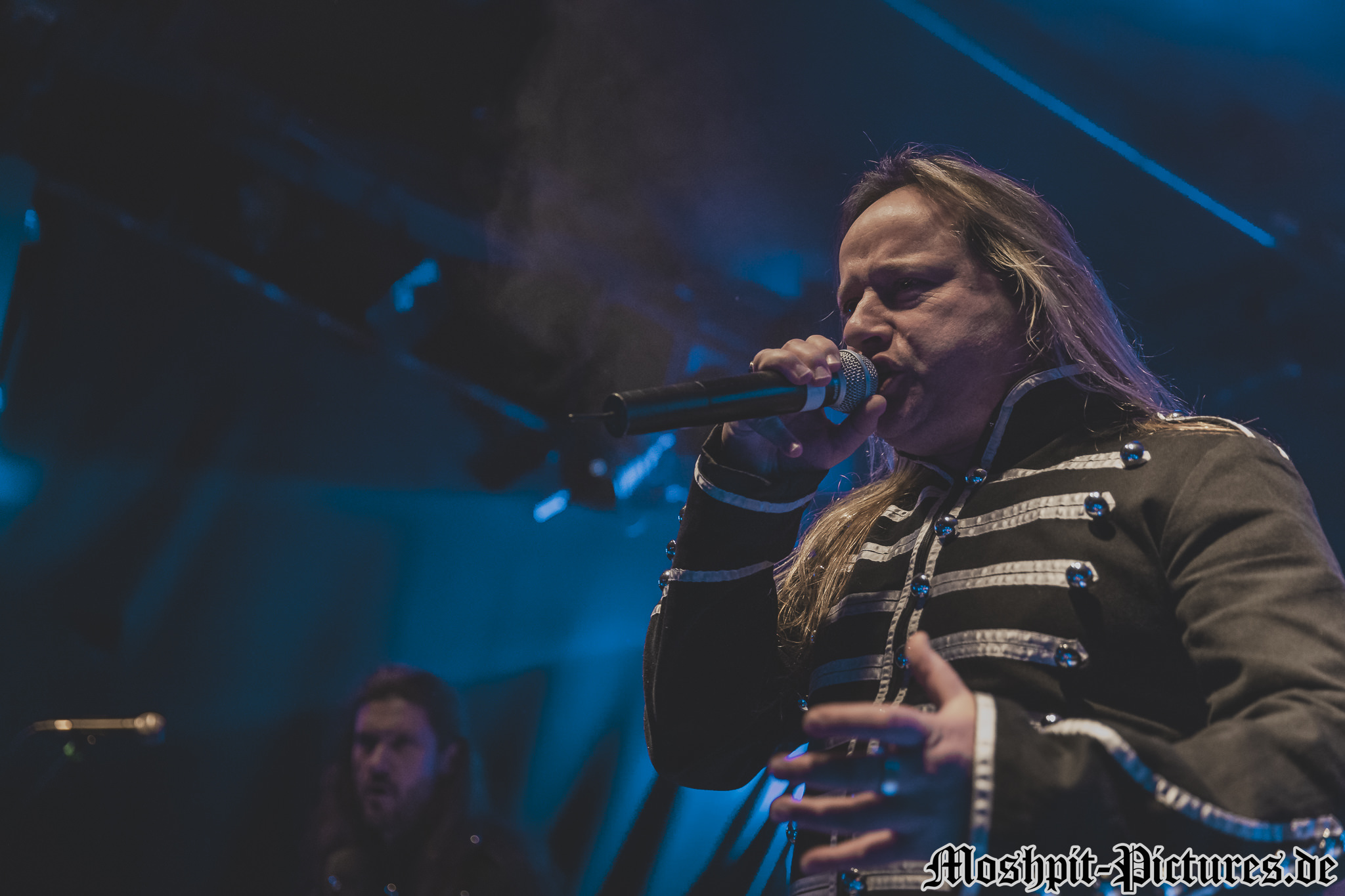 Almanac-Der-Hirsch-130217-011