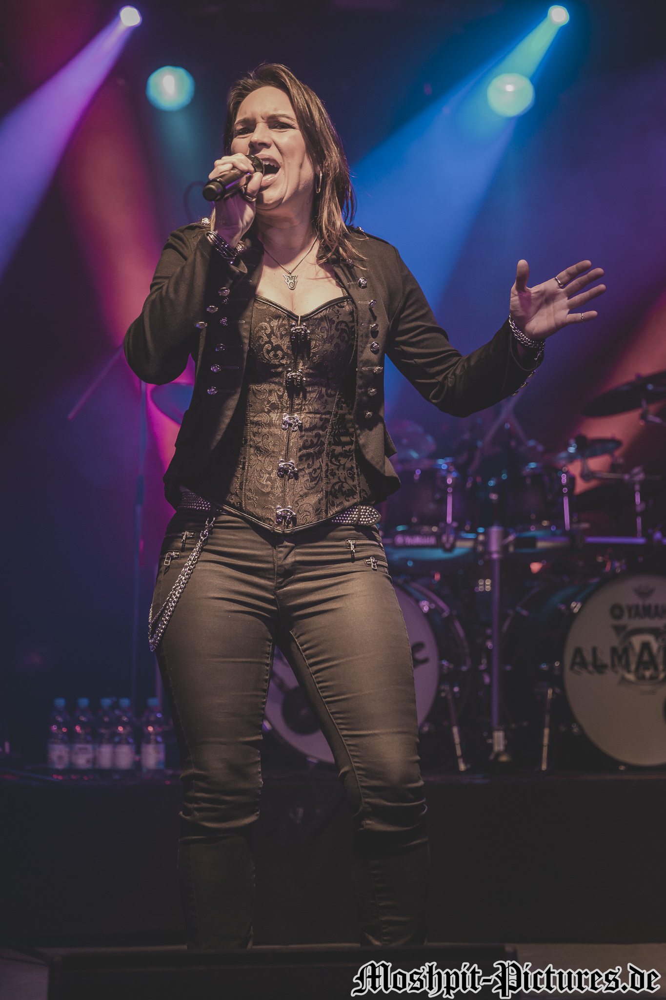 Almanac-Der-Hirsch-130217-310