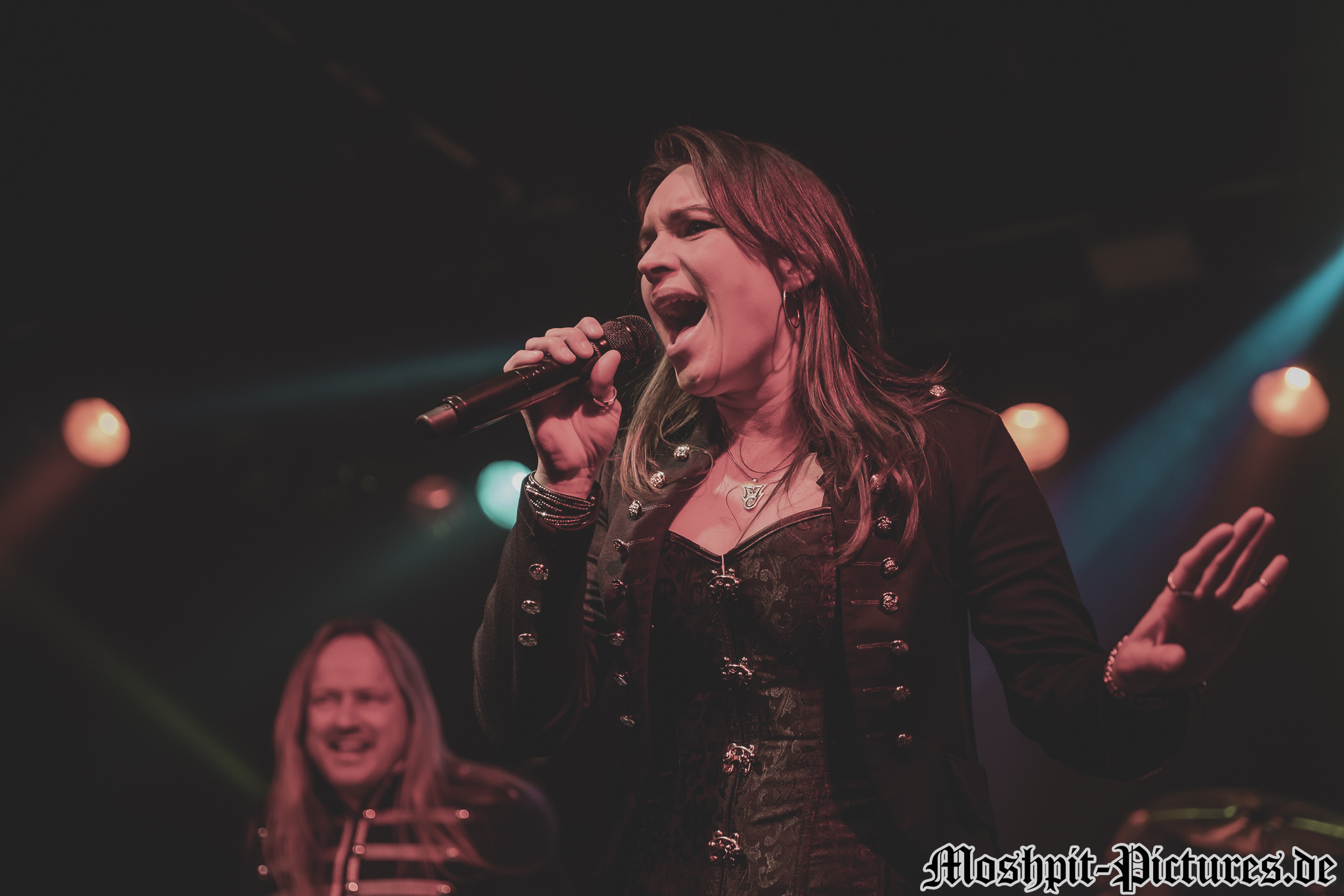 Almanac-Der-Hirsch-130217-412