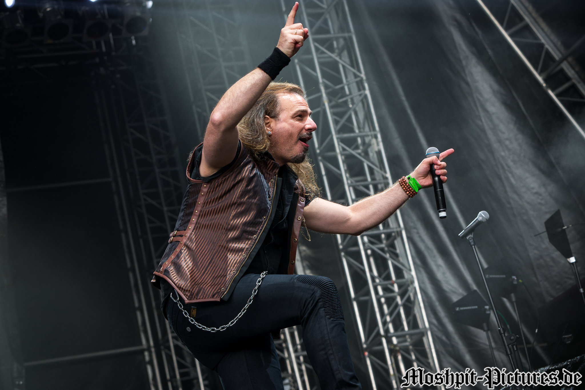 masters-of-rock-2017-Almanac-057