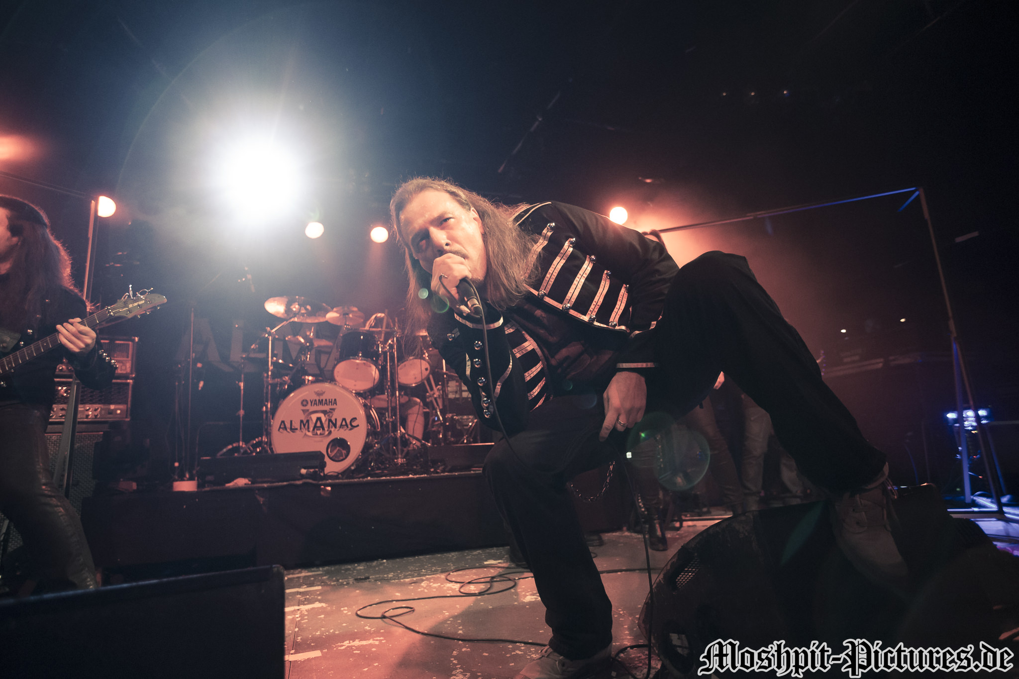 Almanac-Der-Hirsch-220316-133