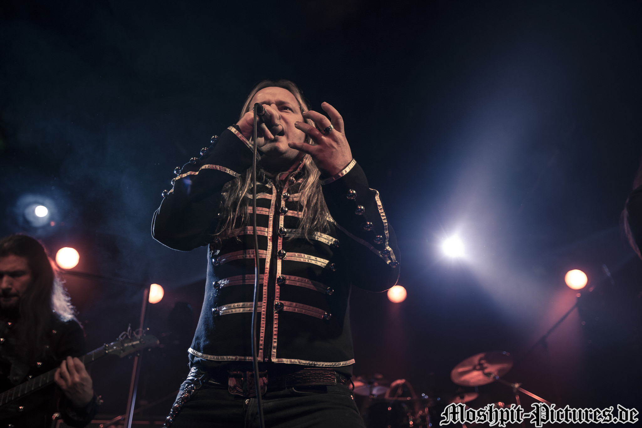 Almanac-Der-Hirsch-220316-151
