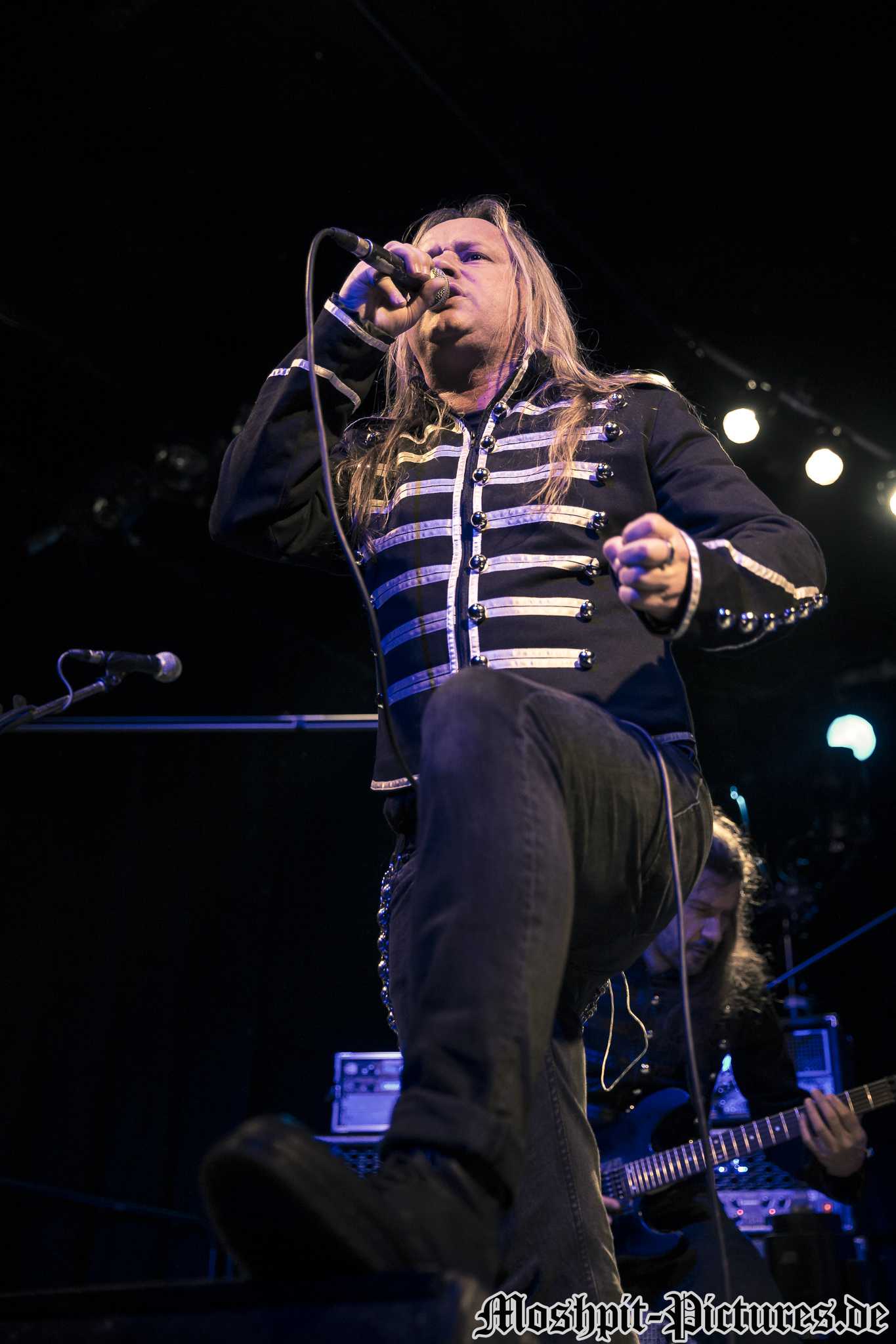 Almanac-Der-Hirsch-220316-222