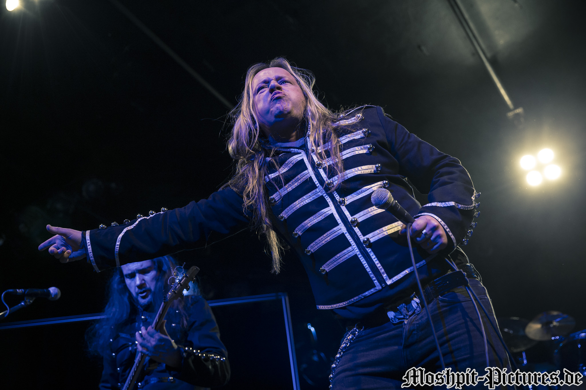 Almanac-Der-Hirsch-220316-233