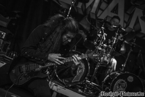 Konzertfotos von Almanac auf der Tour of the Dragonhead 2018