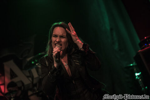 Konzertfotos von Almanac auf der Tour of the Dragonhead 2018
