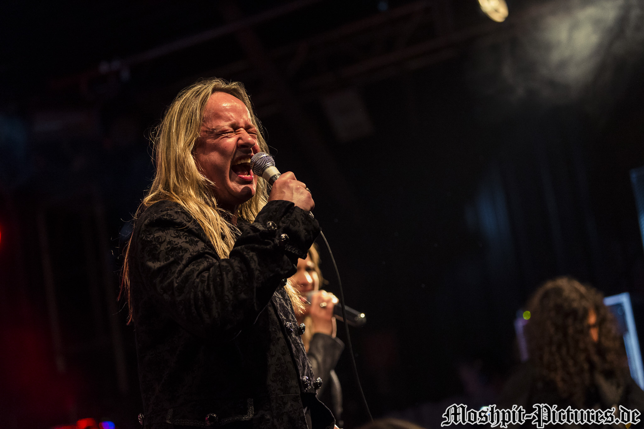 Almanac-Backstage-240418-0155