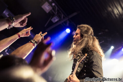 Konzertfotos von Almanac auf der Tour of the Dragonhead 2018