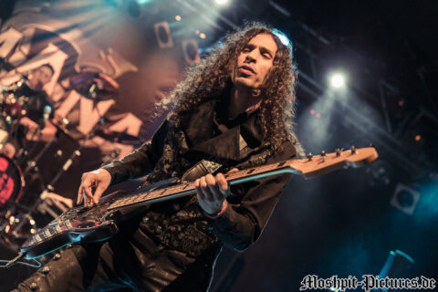 Konzertfotos von Almanac auf der Tour of the Dragonhead 2018