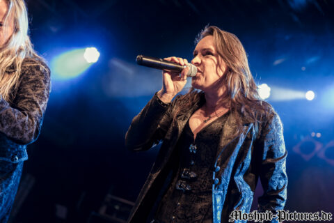 Konzertfotos von Almanac auf der Tour of the Dragonhead 2018
