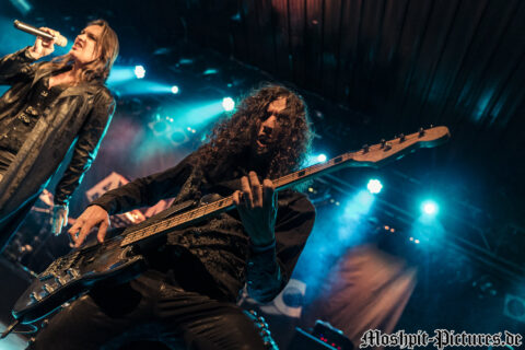 Konzertfotos von Almanac auf der Tour of the Dragonhead 2018