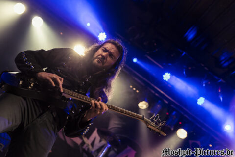 Konzertfotos von Almanac auf der Tour of the Dragonhead 2018