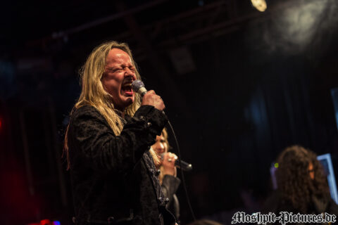 Konzertfotos von Almanac auf der Tour of the Dragonhead 2018