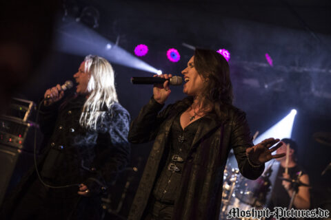 Konzertfotos von Almanac auf der Tour of the Dragonhead 2018