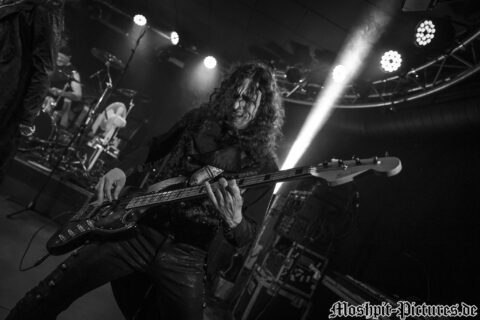 Konzertfotos von Almanac auf der Tour of the Dragonhead 2018