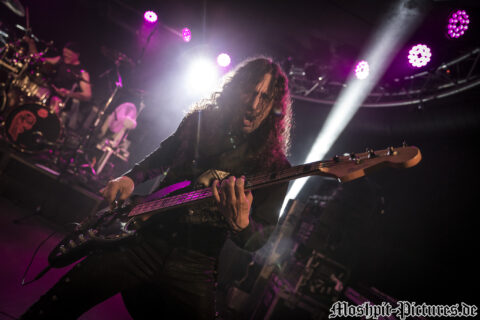 Konzertfotos von Almanac auf der Tour of the Dragonhead 2018