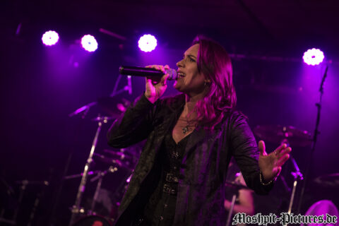 Konzertfotos von Almanac auf der Tour of the Dragonhead 2018