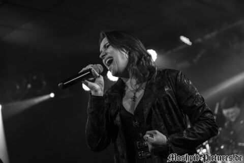 Konzertfotos von Almanac auf der Tour of the Dragonhead 2018
