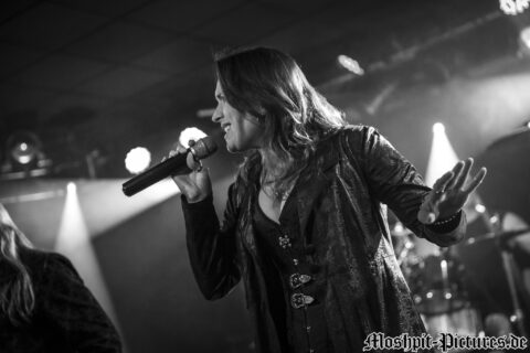 Konzertfotos von Almanac auf der Tour of the Dragonhead 2018