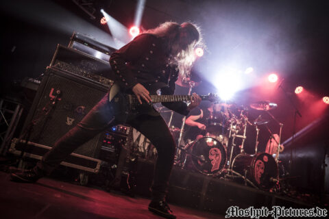Konzertfotos von Almanac auf der Tour of the Dragonhead 2018