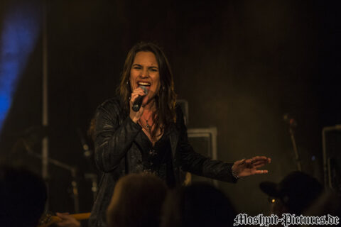 Konzertfotos von Almanac auf der Tour of the Dragonhead 2018