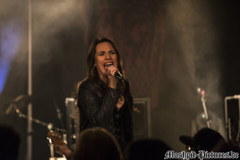 Konzertfotos von Almanac auf der Tour of the Dragonhead 2018