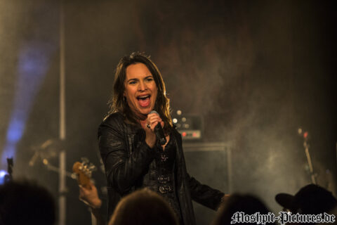 Konzertfotos von Almanac auf der Tour of the Dragonhead 2018