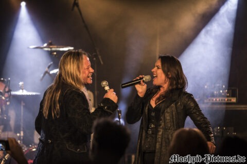 Konzertfotos von Almanac auf der Tour of the Dragonhead 2018