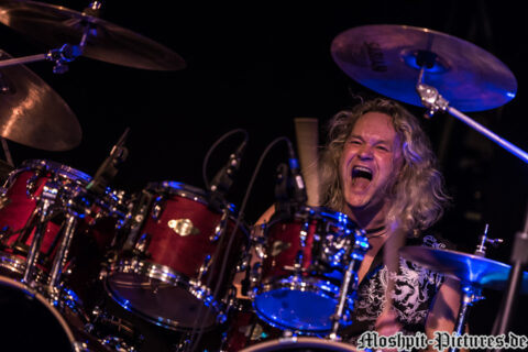 70K2017_Axxis_Show1_16