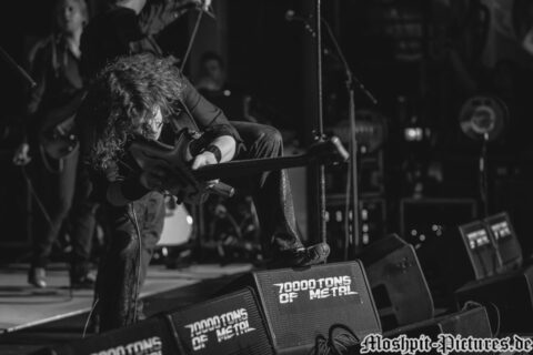 70K2017_Axxis_Show1_27