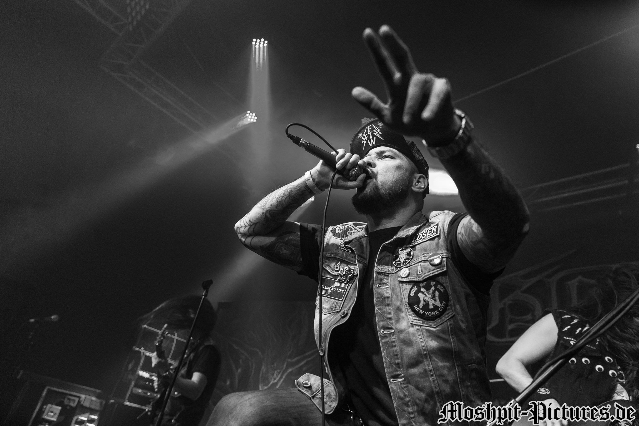 Konzertfotos von Gloryful auf der Midnight Ghost Tour 2019