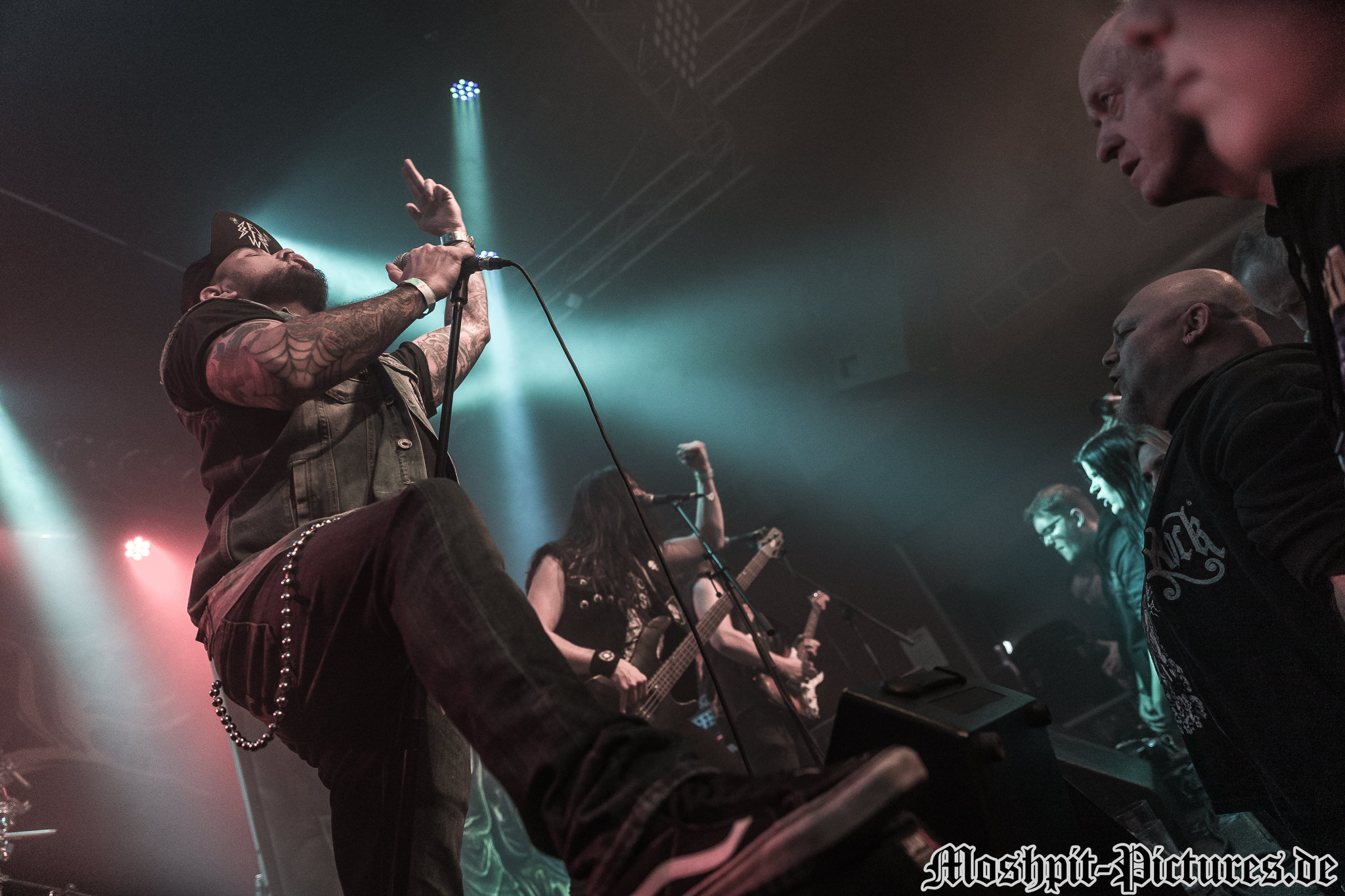 Konzertfotos von Gloryful auf der Midnight Ghost Tour 2019