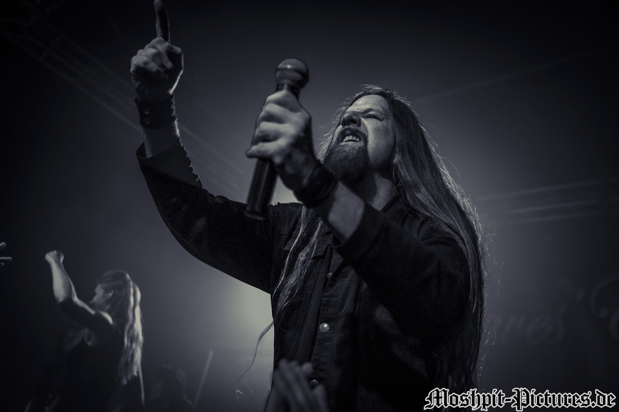 Leaves-Eyes-Turock-260418-0430