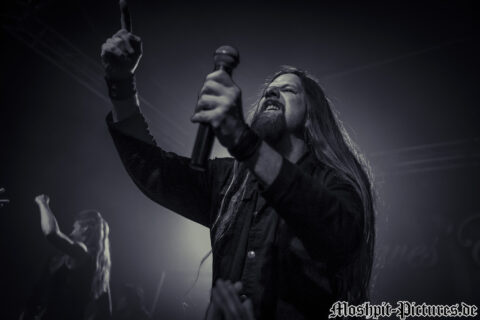 Konzertfotos von Leaves Eyes auf der Tour of the Dragonhead 2018