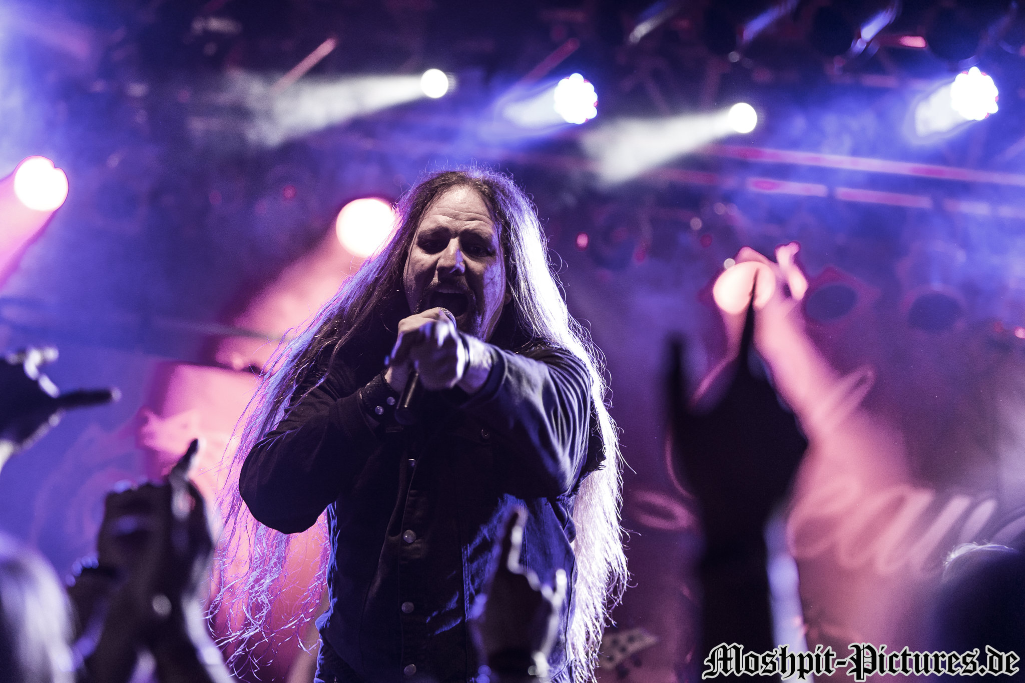 Leaves-Eyes-Backstage-240418-0537