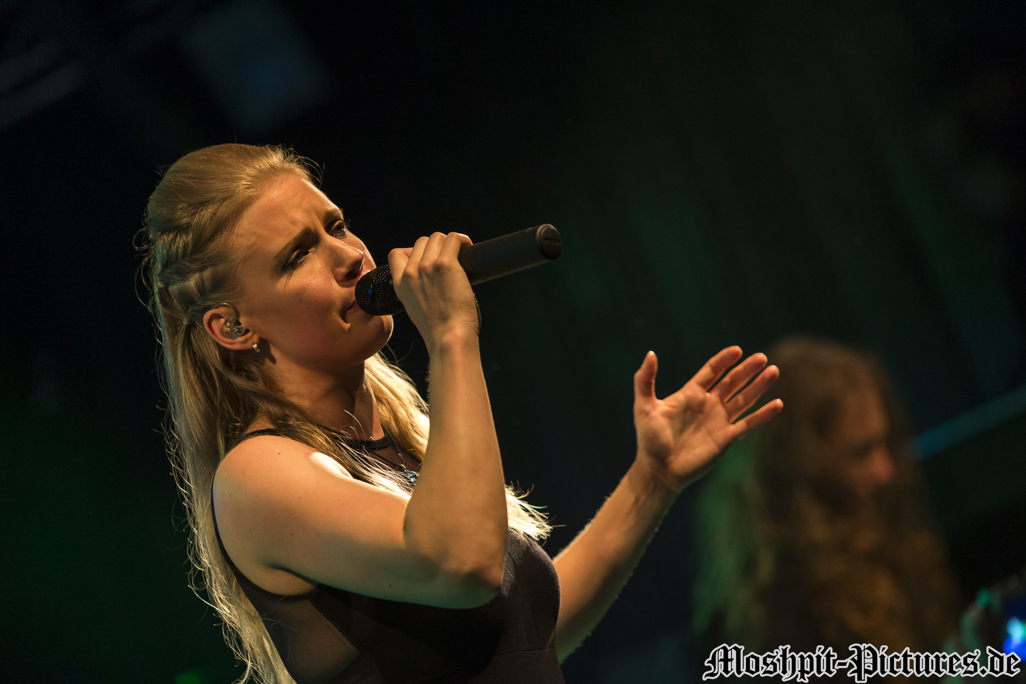 Leaves-Eyes-Backstage-240418-0578