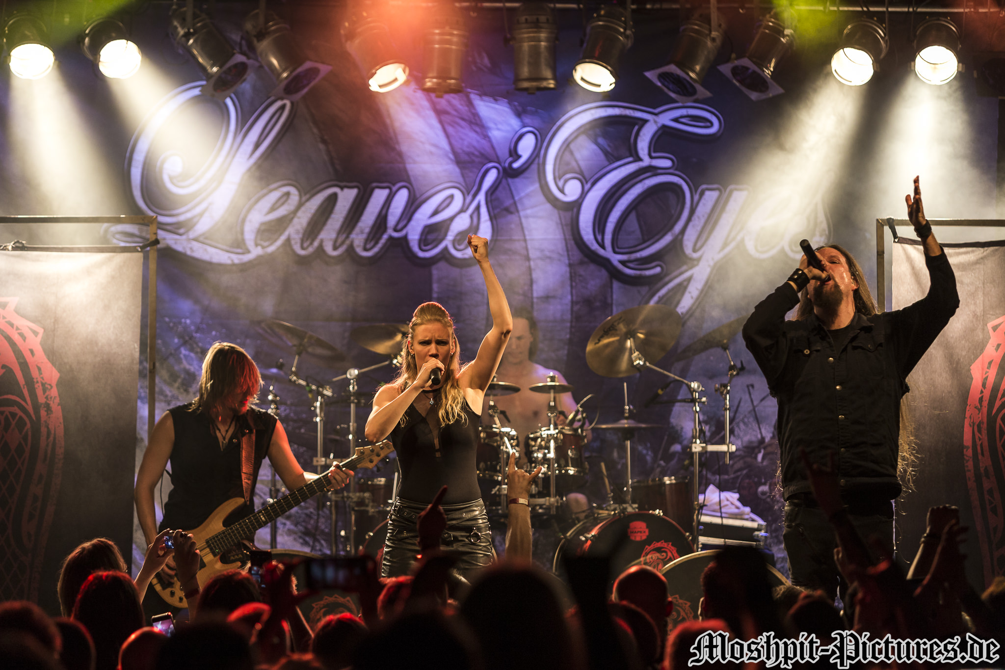 Leaves-Eyes-Backstage-240418-0617