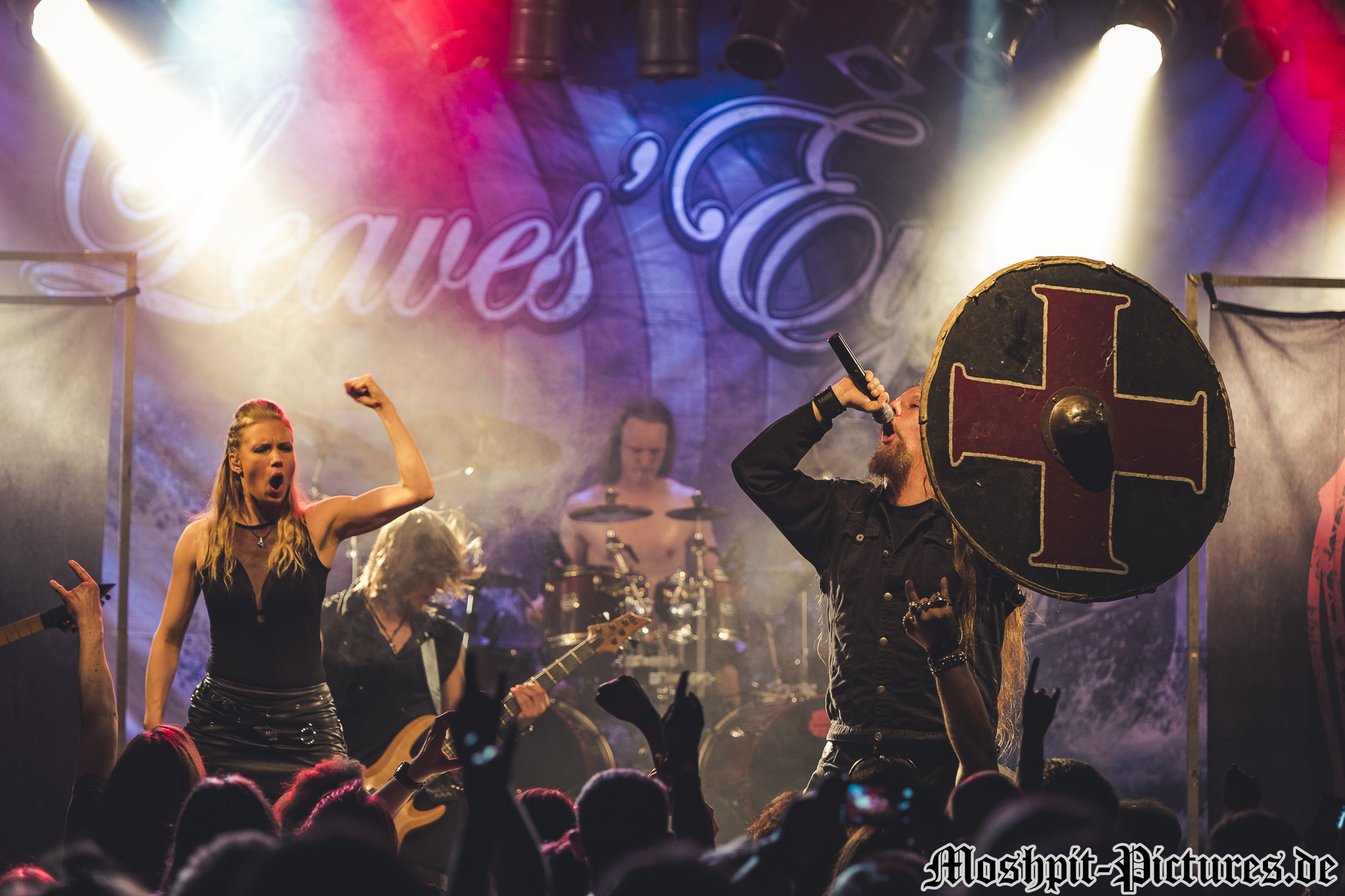 Leaves-Eyes-Backstage-240418-0632