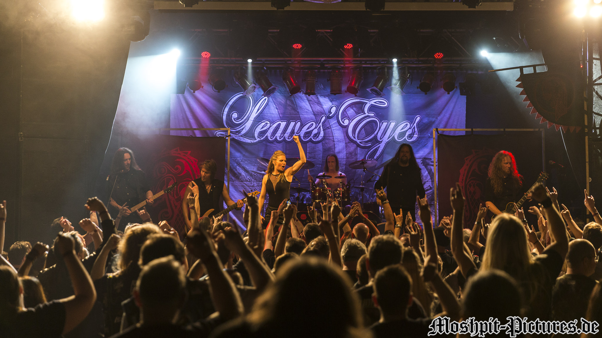 Leaves-Eyes-Backstage-240418-0769