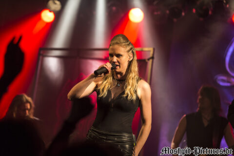 Konzertfotos von Leaves Eyes auf der Tour of the Dragonhead 2018